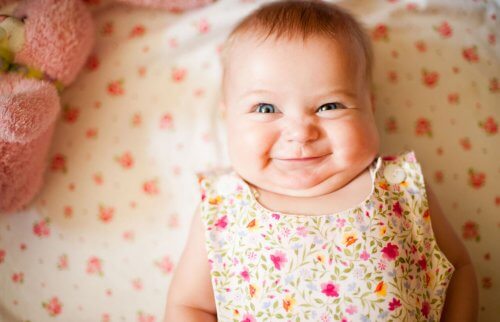 아기의 미소와 웃음: 정서 발달의 중요한 신호