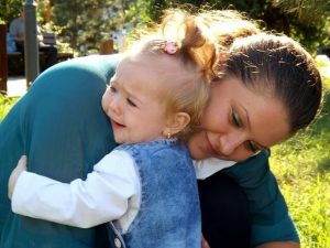 왜 아이가 울게 놔두면 안 되는가