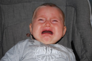 왜 아이가 울게 놔두면 안 되는가