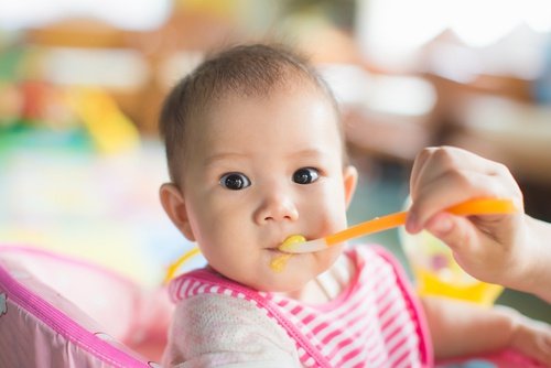 아기에게 먹이면 안 되는 음식 7가지
