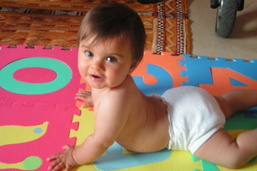 보행기는 아기 첫 걸음마의 적일까, 도우미일까?