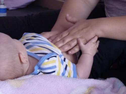 아기 변비를 해결하는 방법