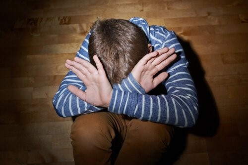 성적 학대를 예방하기 위해 아이에게 가르쳐야 할 10가지