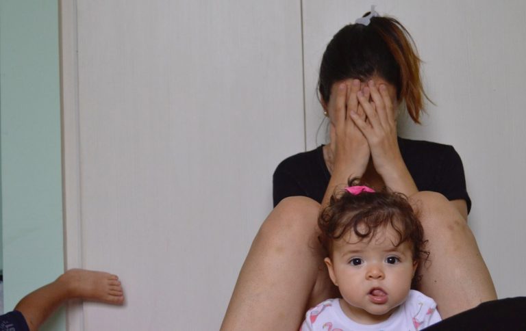 우울한 엄마는 아이에게 악영향을 끼친다