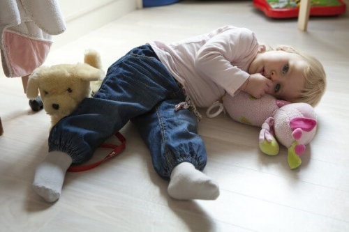 손가락 빨기는 아이의 건강에 좋을까?