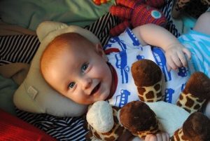 아이의 시각 발달을 자극하는 방법