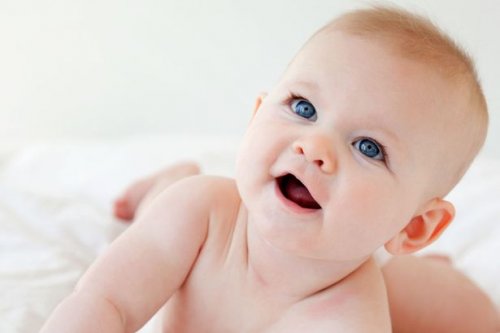 생후 2개월 아기는 어떤 변화를 보일까?