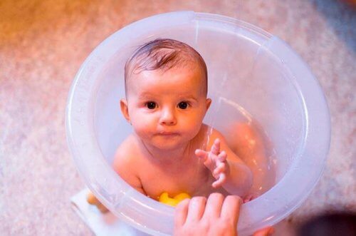 아기 목욕물의 가장 적당한 온도
