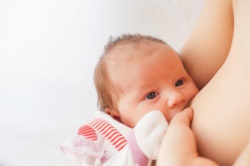 모유수유에 관해 자주 묻는 질문 9가지