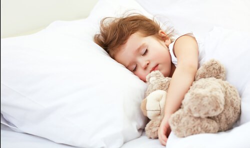 요람에서 침대로: 눈물 없이 아이 혼자 재우는 방법