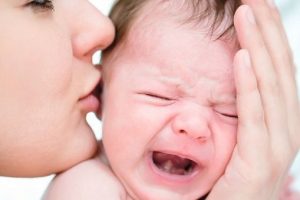 아기의 잇몸 통증을 덜어주는 방법
