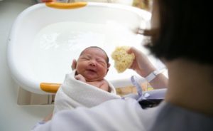 신생아의 첫 목욕에 대한 6가지 조언