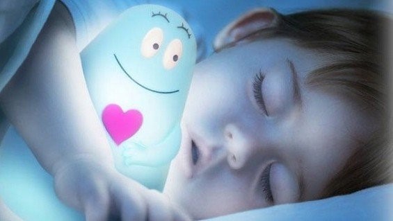 왜 아이가 어둠 속에서 자는 것이 더 나을까?