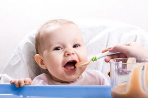 생후 9-12개월 아기를 위한 건강 레시피: 새로운 식감의 시작