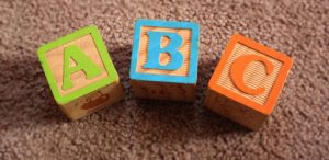 언어 발달에 영향을 끼치는 것은 무엇인가?