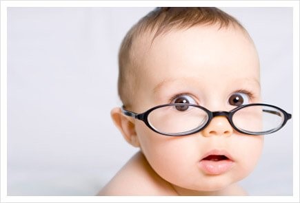 아기의 시력: 아기들은 언제부터 보기 시작할까?