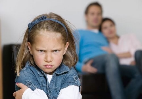 아이들은 부모가 있을 때 더 버릇없이 행동하는가?