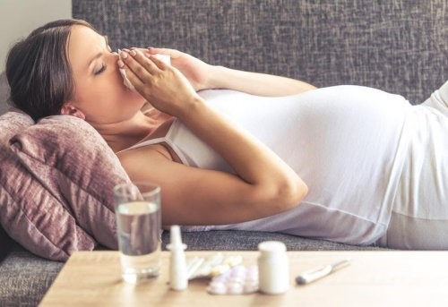 임신 중 독감을 어떻게 치료하는가?