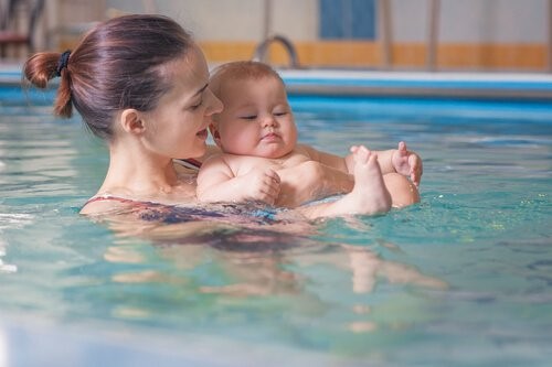 엄마와 아기가 함께 수영을 배우면 좋은 점