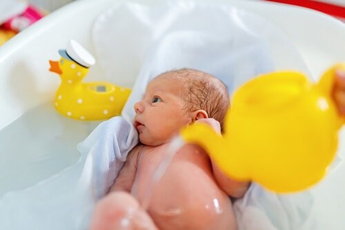 아기를 얼마나 자주 목욕시켜야 할까?