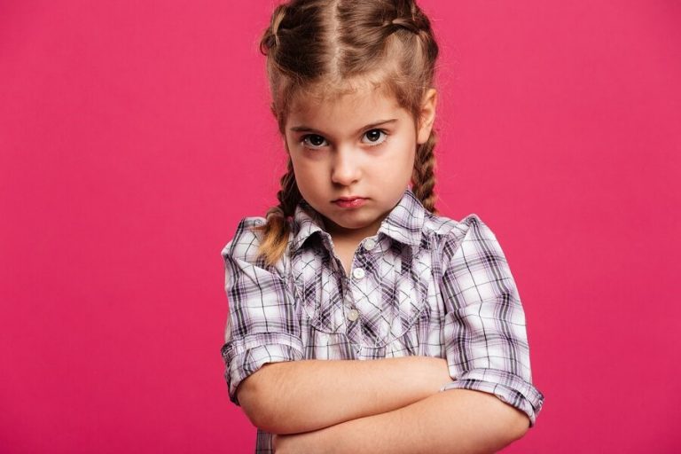 화난 아이와 대화를 나누는 비법 5가지