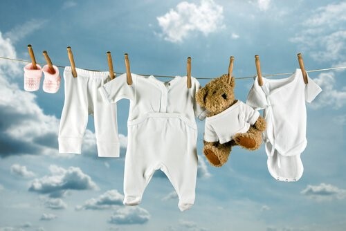 아기 옷을 세탁하는 팁 7가지