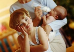 아이를 새로 태어날 동생에 대해 준비시키는 방법