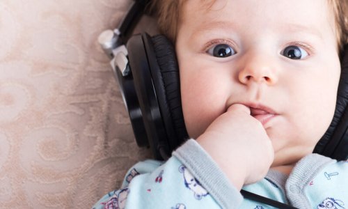 아기를 재울 때 듣기 좋은 음악 추천 및 효과