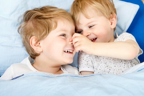 형제자매 사이의 질투를 어떻게 하면 피할 수 있을까?