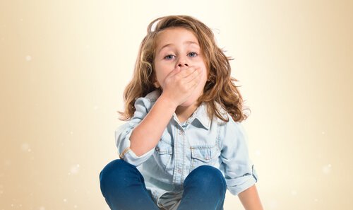 아이의 구내염을 치료하는 방법