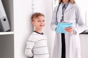 아이가 성장과 발달을 멈추는 시기