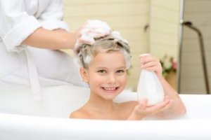 부모는 몇 살쯤 아이가 혼자 목욕하도록 격려해야 할까?