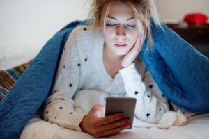 배우자의 소셜 미디어를 통제하는 건 좋은 방법일까?