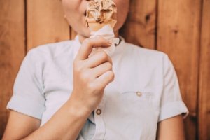 흰옷에 묻은 얼룩을 제거하는 방법