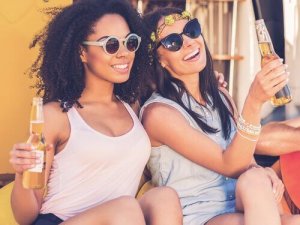 인기를 얻고 싶은 10대 청소년들