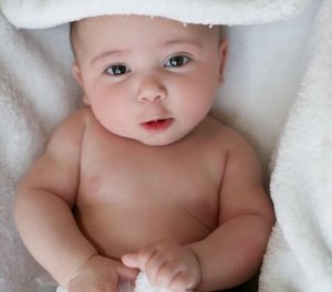 아기를 목욕시킬 때 기억하면 좋은 일반적인 권장 사항 