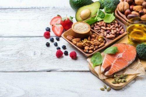 임산부의 식단에서 어떤 음식이나 음료를 제한해야 할까?