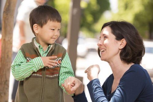 청각 장애 아이를 키우는 엄마를 위한 조언