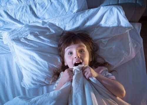 아이들이 악몽을 피하도록 하기 위한 팁 5가지
