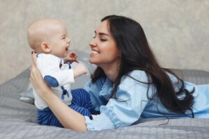 아기의 청각을 자극하는 방법