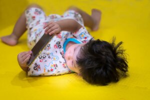 과도한 스크린 타임 증후군에 대처하는 방법