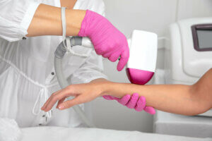 다모증 또는 어린이의 과도한 모발 성장 치료