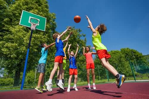 농구는 전신 운동으로 신체적 다양한 신체적 장점이 있다.