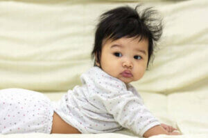 아기가 배밀이를 시작하는 시기와 그 이점