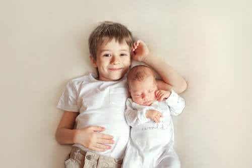 동생을 갖게 된 아이들을 돕기 위한 방법